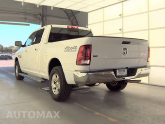 2017 Ram 1500 SLT Crew Cab Medium Bed – miniatura 6