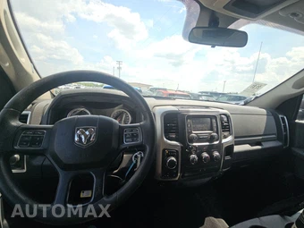 2017 Ram 1500 SLT Crew Cab Medium Bed - miniatura 11