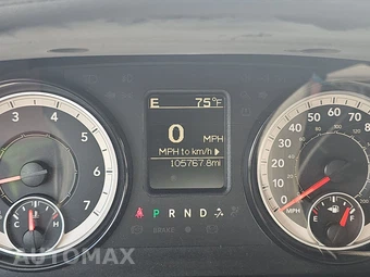 2017 Ram 1500 SLT Crew Cab Medium Bed - miniatura 12