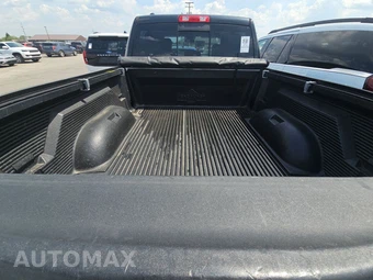 2017 Ram 1500 SLT Crew Cab Medium Bed - miniatura 16