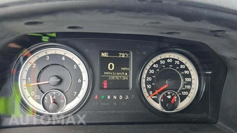 2017 Ram 1500 SLT Crew Cab Medium Bed - miniatura 17