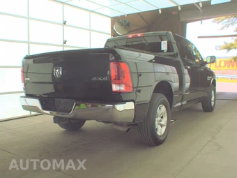 2017 Ram 1500 SLT Crew Cab Medium Bed - miniatura 4