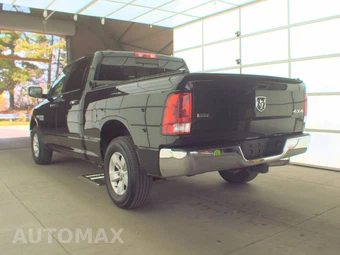 2017 Ram 1500 SLT Crew Cab Medium Bed - miniatura 6