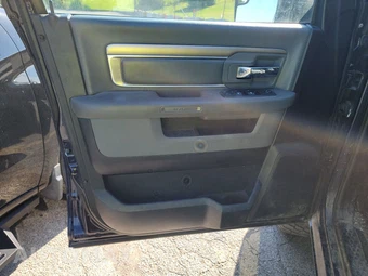 2017 Ram 1500 SLT Crew Cab Short Bed – miniatura 9