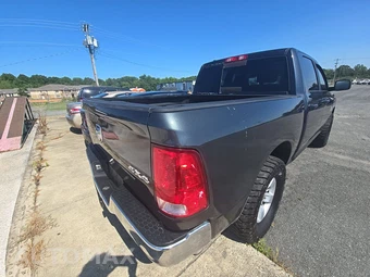 2017 Ram 1500 SLT Crew Cab Short Bed – miniatura 4