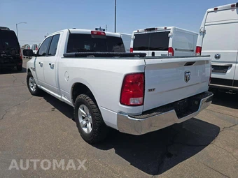 2017 Ram 1500 SLT Extended Cab Medium Bed - miniatura 2