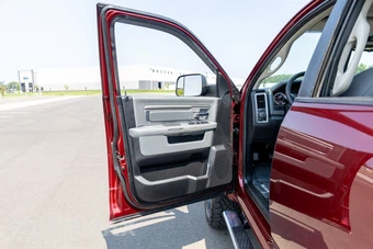 2017 Ram 2500 Big Horn Crew Cab Medium Bed - miniatura 44