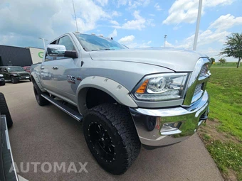 2017 Ram 2500 Laramie Crew Cab Medium Bed - miniatura 4