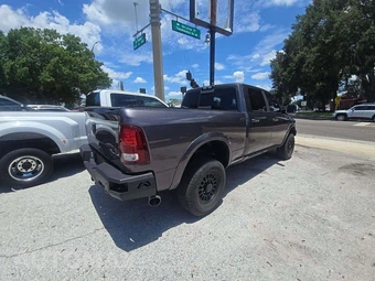 2017 Ram 2500 Laramie Crew Cab Medium Bed - miniatura 3