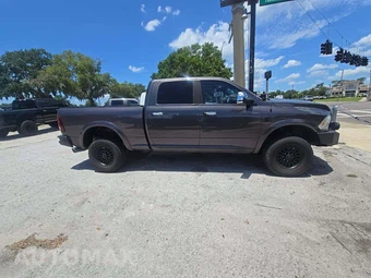 2017 Ram 2500 Laramie Crew Cab Medium Bed - miniatura 4
