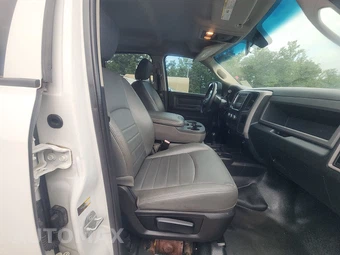 2017 Ram 3500 Cab Chassis Tradesman Crew Cab DRW - miniatura 8