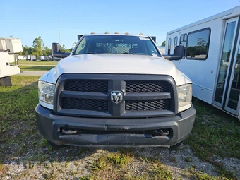 2017 Ram 3500 Cab Chassis Tradesman Regular Cab DRW - miniatura 2