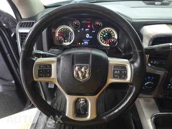 2017 Ram 3500 Laramie Crew Cab Medium Bed - miniatura 10