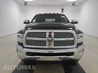 2017 Ram 3500 Laramie Crew Cab Medium Bed - miniatura 2