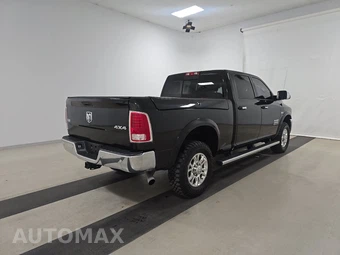 2017 Ram 3500 Laramie Crew Cab Medium Bed - miniatura 4