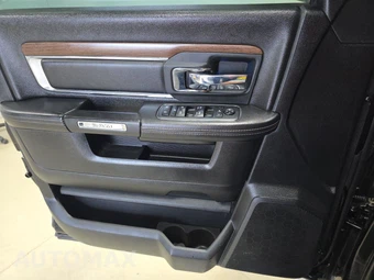 2017 Ram 3500 Laramie Crew Cab Medium Bed - miniatura 9