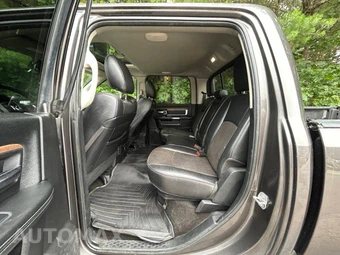2017 Ram 3500 Laramie Crew Cab Medium Bed - miniatura 11