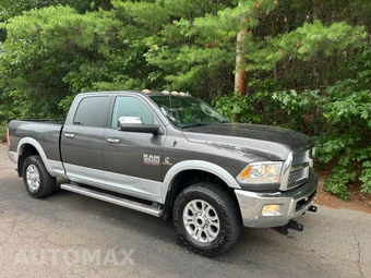 2017 Ram 3500 Laramie Crew Cab Medium Bed - miniatura 2