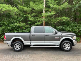 2017 Ram 3500 Laramie Crew Cab Medium Bed - miniatura 4