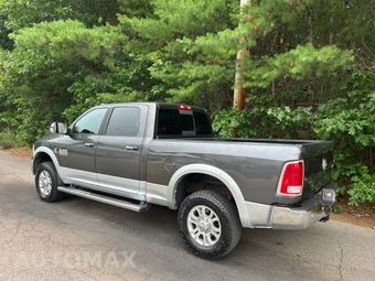 2017 Ram 3500 Laramie Crew Cab Medium Bed - miniatura 5