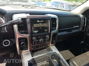 2017 Ram 3500 Laramie Extended Crew Cab Medium Bed DRW - miniatura 11