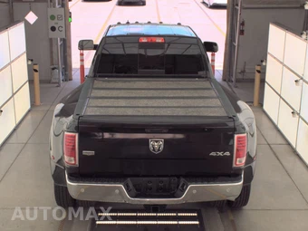 2017 Ram 3500 Laramie Extended Crew Cab Medium Bed DRW - miniatura 5