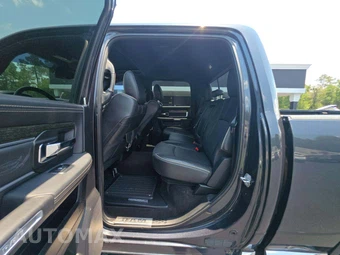 2017 Ram 3500 Limited Crew Cab Medium Bed – miniatura 13