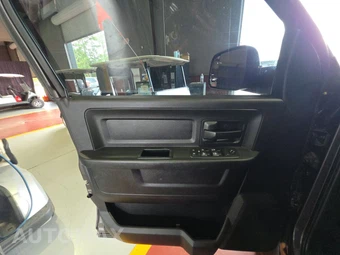 2017 Ram 3500 Tradesman Crew Cab Medium Bed - miniatura 9