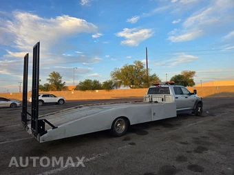 2017 Ram 5500 Cab Chassis SLT Crew Cab DRW - miniatura 10