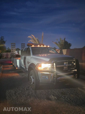 2017 Ram 5500 Cab Chassis SLT Crew Cab DRW - miniatura 14