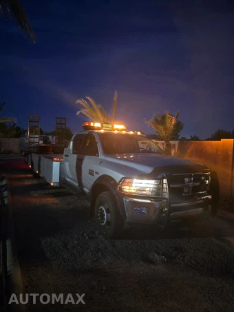 2017 Ram 5500 Cab Chassis SLT Crew Cab DRW - miniatura 15