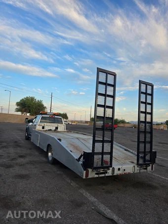 2017 Ram 5500 Cab Chassis SLT Crew Cab DRW - miniatura 16