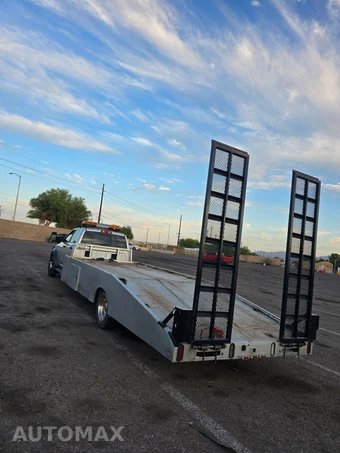 2017 Ram 5500 Cab Chassis SLT Crew Cab DRW - miniatura 17