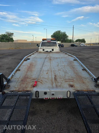 2017 Ram 5500 Cab Chassis SLT Crew Cab DRW - miniatura 18
