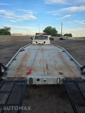 2017 Ram 5500 Cab Chassis SLT Crew Cab DRW - miniatura 19