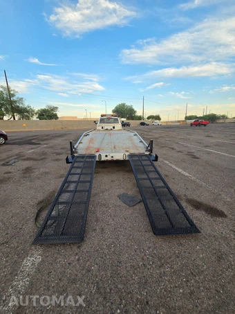 2017 Ram 5500 Cab Chassis SLT Crew Cab DRW - miniatura 21
