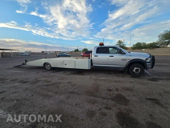 2017 Ram 5500 Cab Chassis SLT Crew Cab DRW - miniatura 27