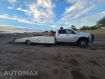 2017 Ram 5500 Cab Chassis SLT Crew Cab DRW - miniatura 28