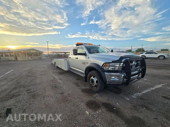 2017 Ram 5500 Cab Chassis SLT Crew Cab DRW - miniatura 29