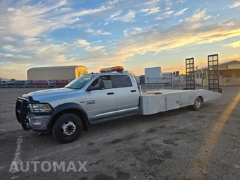 2017 Ram 5500 Cab Chassis SLT Crew Cab DRW - miniatura 3