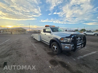 2017 Ram 5500 Cab Chassis SLT Crew Cab DRW - miniatura 30