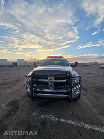 2017 Ram 5500 Cab Chassis SLT Crew Cab DRW - miniatura 31