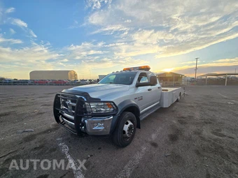 2017 Ram 5500 Cab Chassis SLT Crew Cab DRW - miniatura 32