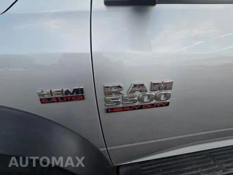 2017 Ram 5500 Cab Chassis SLT Crew Cab DRW - miniatura 33