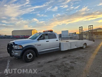 2017 Ram 5500 Cab Chassis SLT Crew Cab DRW - miniatura 4