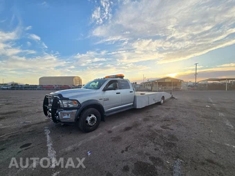 2017 Ram 5500 Cab Chassis SLT Crew Cab DRW - miniatura 40