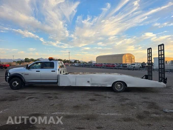 2017 Ram 5500 Cab Chassis SLT Crew Cab DRW - miniatura 5