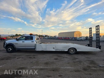 2017 Ram 5500 Cab Chassis SLT Crew Cab DRW - miniatura 8