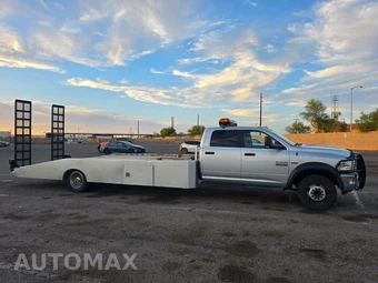 2017 Ram 5500 Cab Chassis SLT Crew Cab DRW - miniatura 9