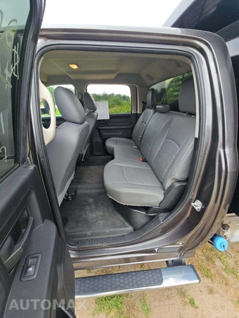 2017 Ram 5500 Cab Chassis Tradesman Crew Cab DRW - miniatura 10